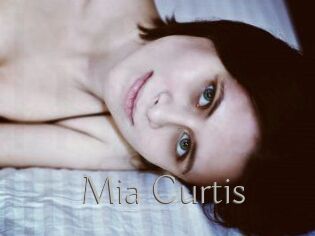 Mia_Curtis